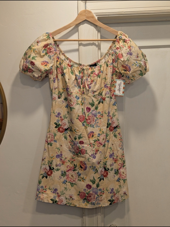 Aakaa Dresses & Skirts - Aakaa Cream Floral Puff-Sleeve Mini Dress